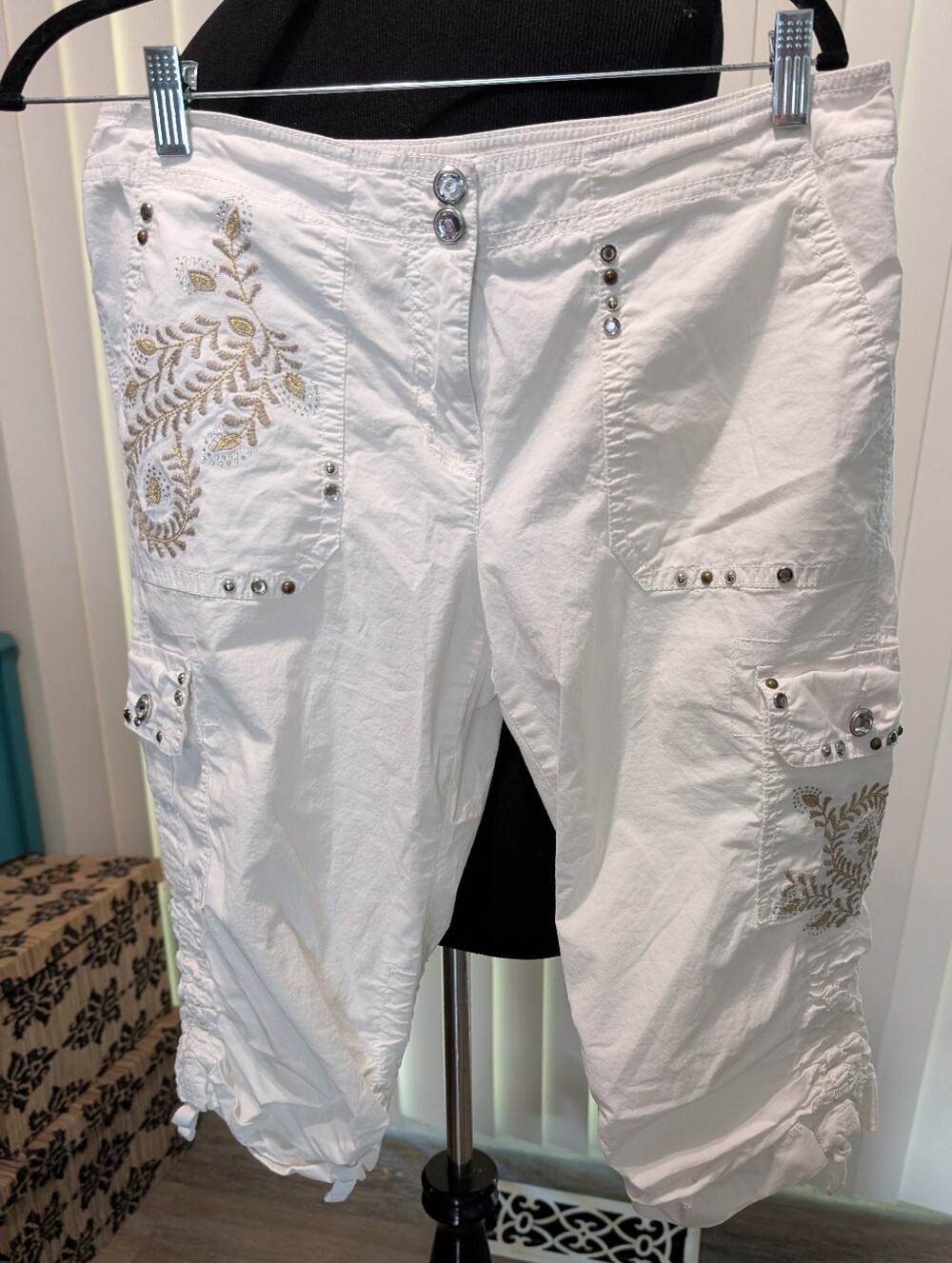 INC International Concepts White Embroidered and Embellished Capri Pants